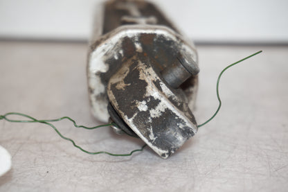 Snett nerifrån på Fotpinne från en Suzuki GSX 1100 EF -1984 motorcykel.