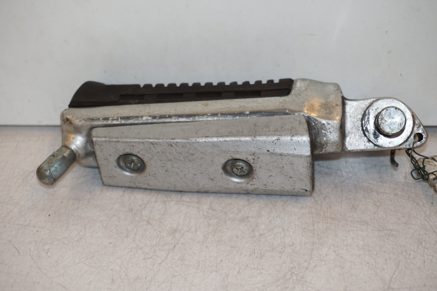 Baksidan på Fotpinne från en Suzuki GSX 1100 F -1991 motorcykel.