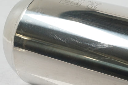 Snett nerifrån på Ljuddämpare från en Yamaha FJR 1300 -2015 motorcykel.