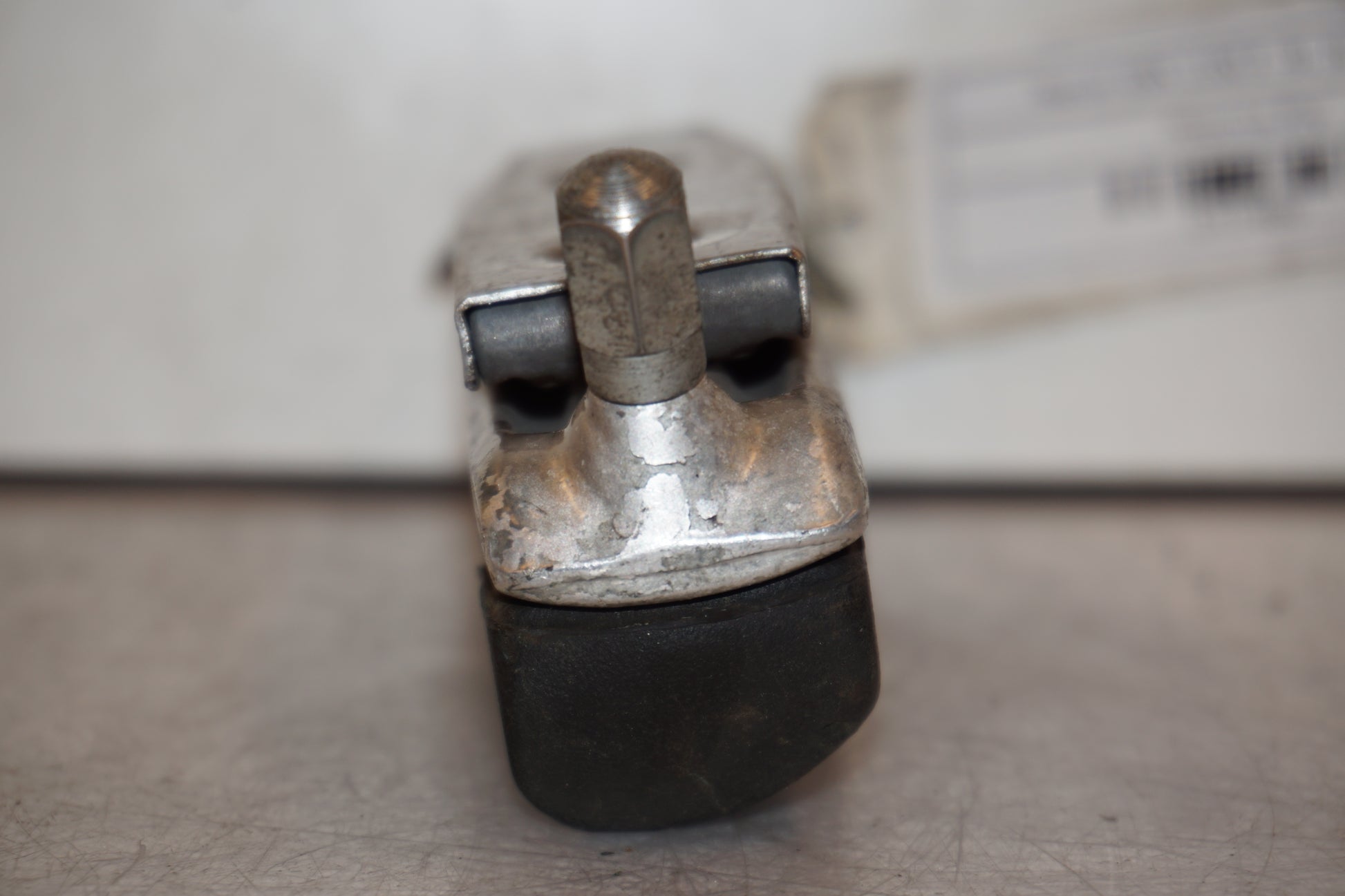 Vänster sida på Fotpinne från en Suzuki GSX 1100 F -1991 motorcykel.