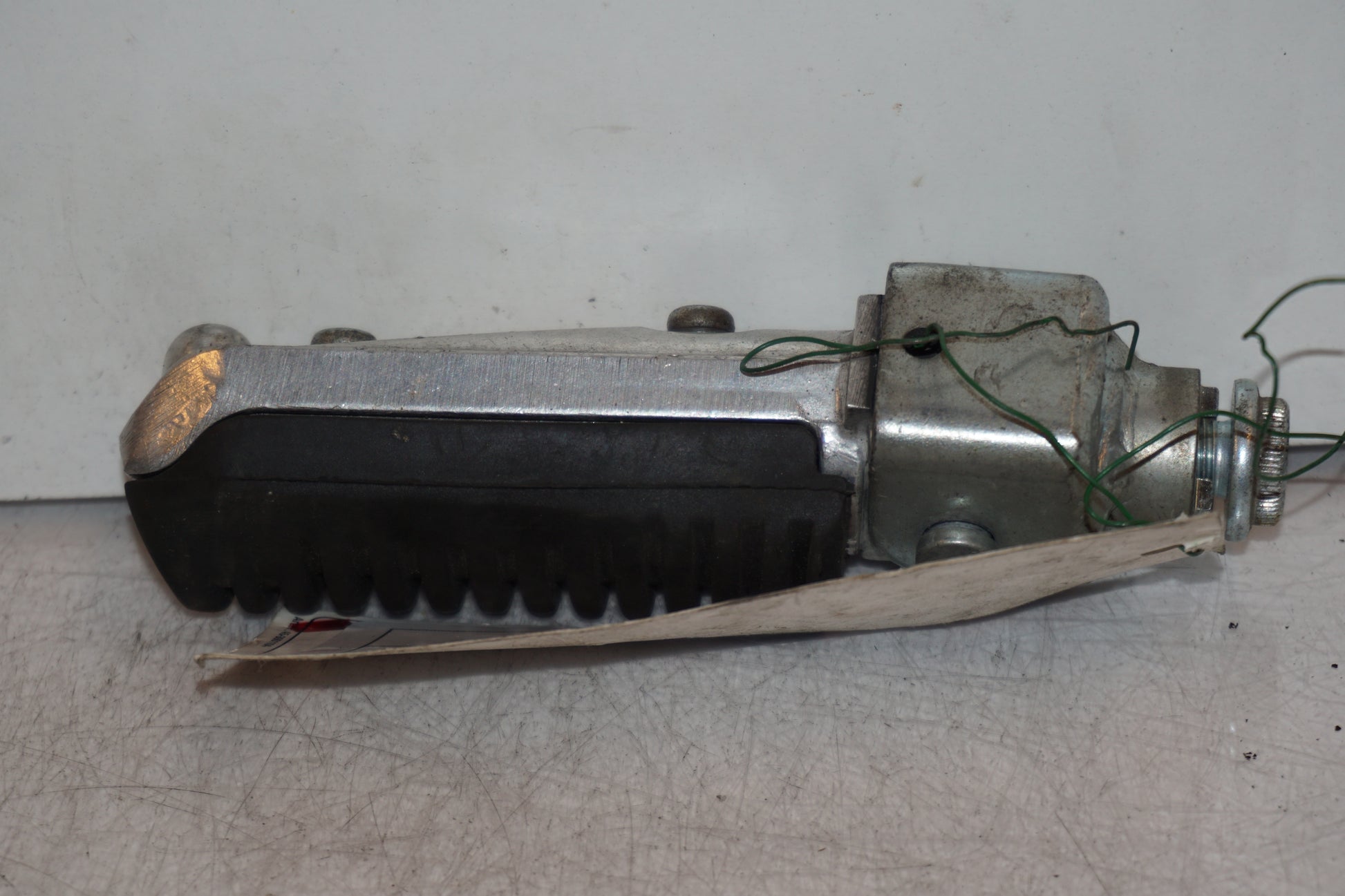 Vänster sida på Fotpinne från en Suzuki GSX-R 1100 -1993 motorcykel.