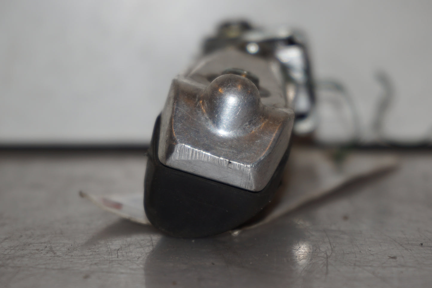 Snett uppifrån på Fotpinne från en Suzuki GSX-R 1100 -1993 motorcykel.