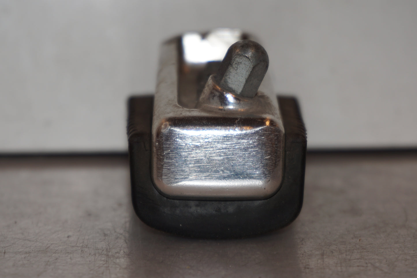 Snett uppifrån på Fotpinne från en Suzuki VL 800 -2004 motorcykel.