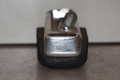 Snett uppifrån på Fotpinne från en Suzuki VL 800 -2004 motorcykel.