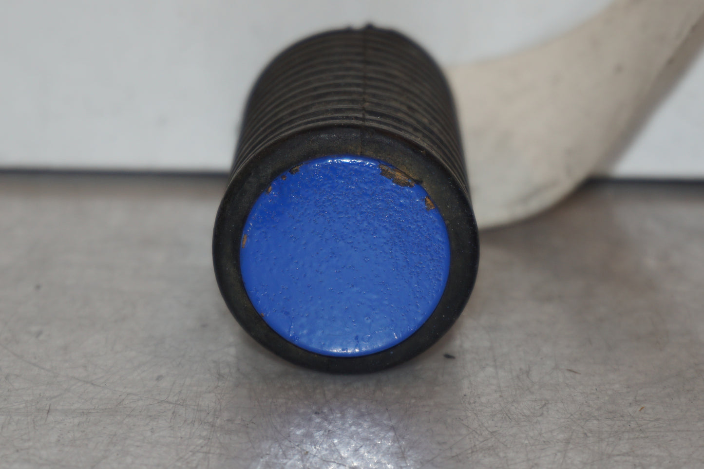 Höger sida på Fotpinne från en Suzuki DR 750 S -1988 motorcykel.