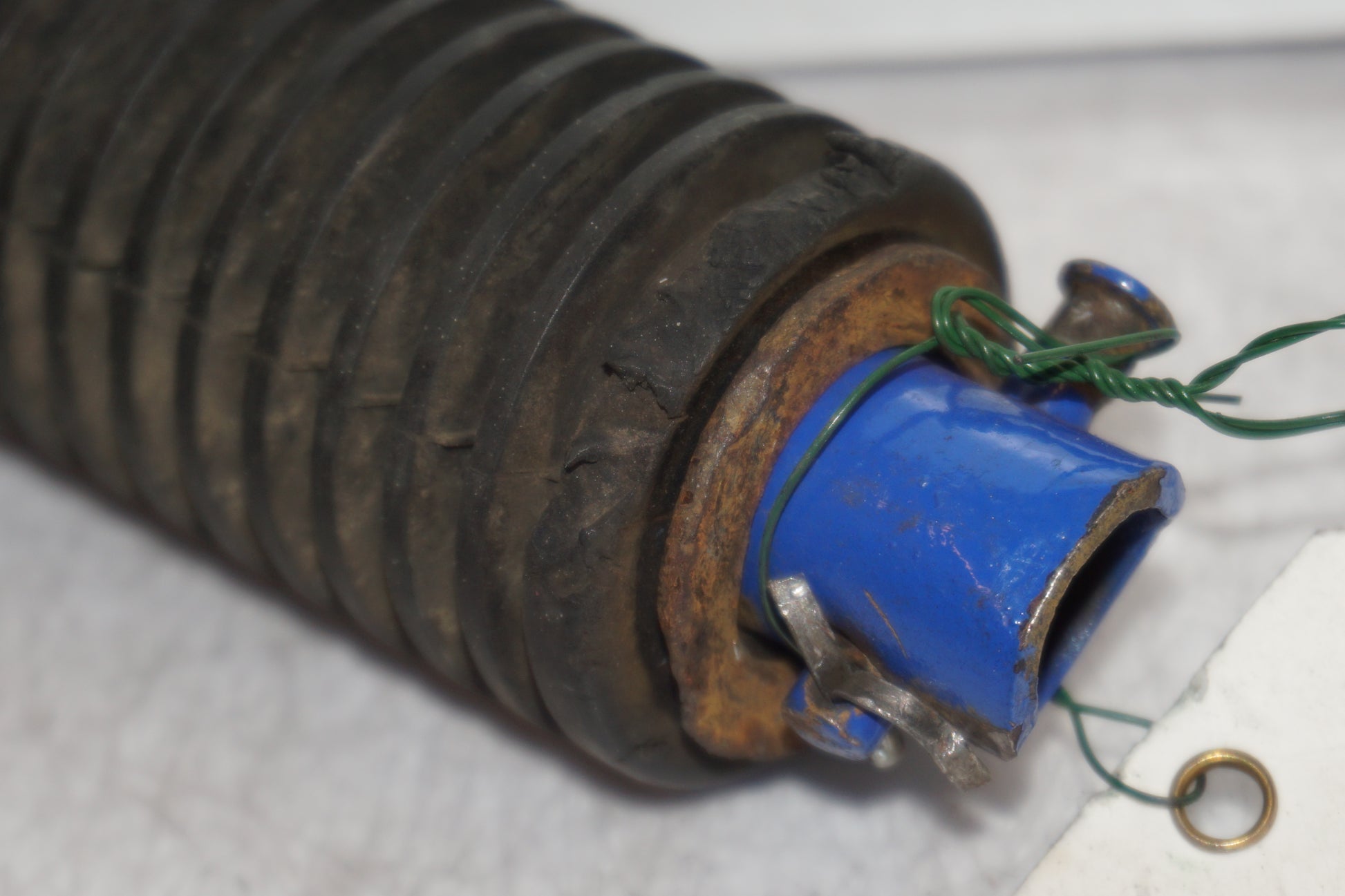 Vänster sida på Fotpinne från en Suzuki DR 750 S -1988 motorcykel.