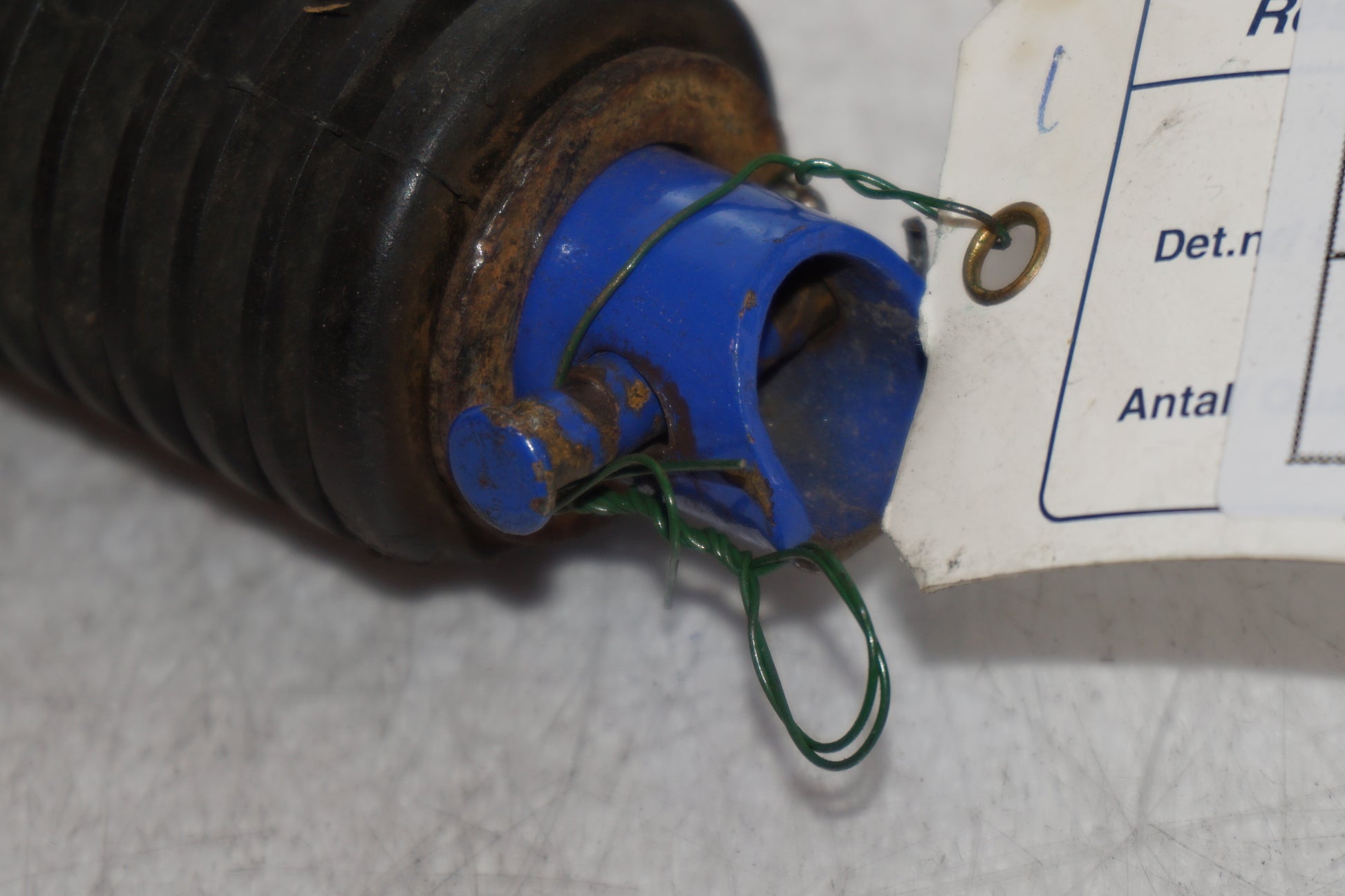 Snett nerifrån på Fotpinne från en Suzuki DR 750 S -1988 motorcykel.