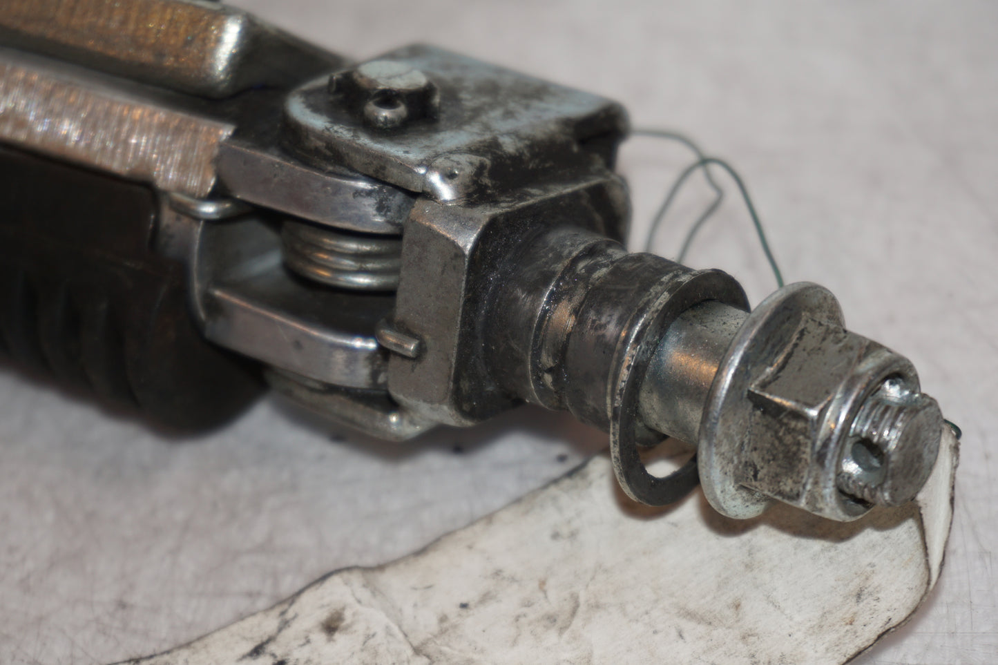 Extrabild2 på Fotpinne från en Suzuki RF 900 R -1998 motorcykel.