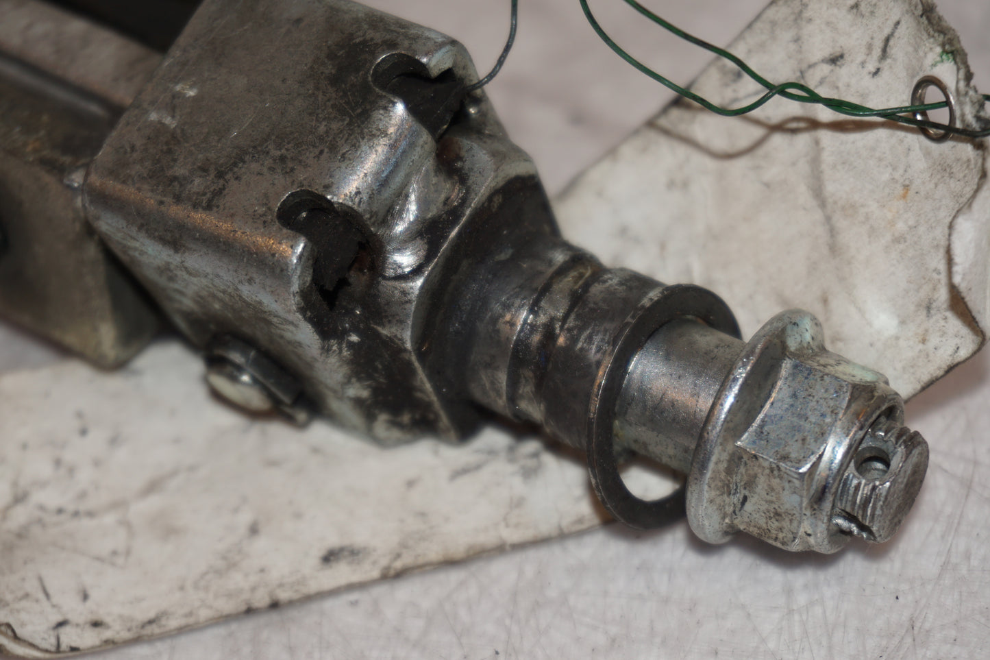 Extrabild3 på Fotpinne från en Suzuki RF 900 R -1998 motorcykel.