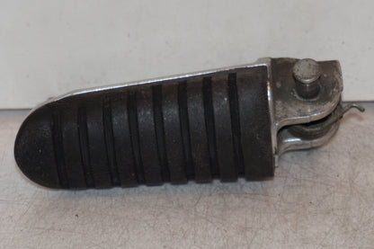 Framsidan på Fotpinne från en Suzuki DL 1000 -2004 motorcykel.