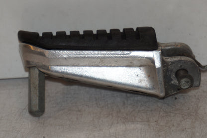 Baksidan på Fotpinne från en Suzuki DL 1000 -2004 motorcykel.