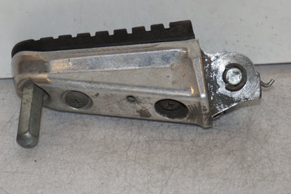 Höger sida på Fotpinne från en Suzuki DL 1000 -2004 motorcykel.