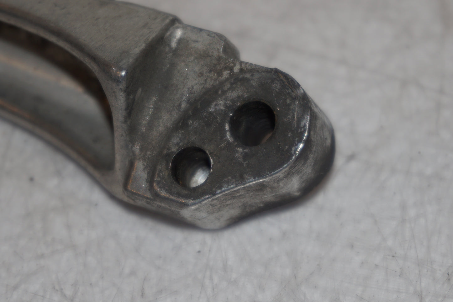 Snett nerifrån på Fotpinne från en Suzuki TL 1000 S -1998 motorcykel.