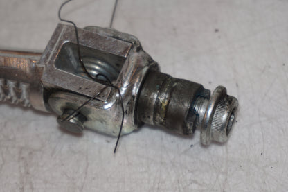 Extrabild2 på <p>Fotpinne vänster fram från Suzuki GSX-S 1000 2015.</p>

<p>Utan slitpig.</p> motorcykel.