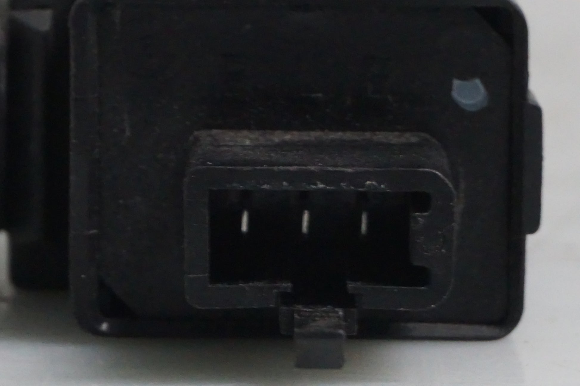 Höger sida på Blinkersrelä från en Honda VT 1100 C -2000 motorcykel.