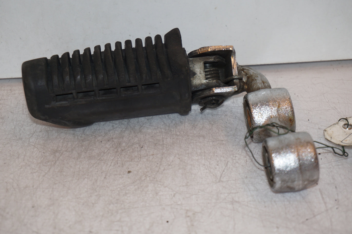 Framsidan på Fotpinne från en Suzuki GS 1000 -1983 motorcykel.