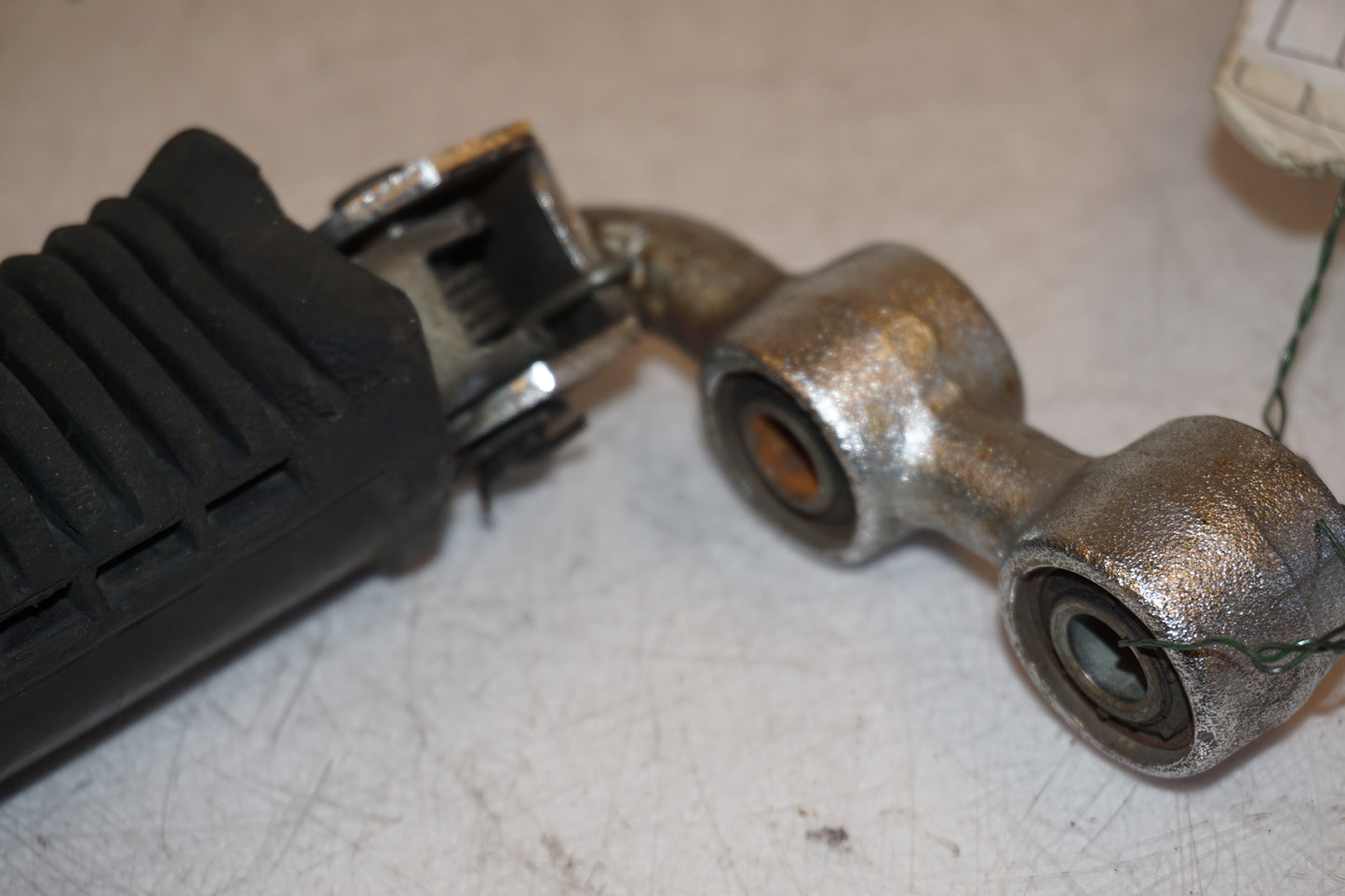 Extrabild1 på Fotpinne från en Suzuki GS 1000 -1983 motorcykel.