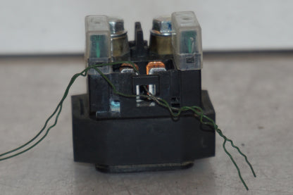 Baksidan på Startrelä från en Yamaha XT 1200 Z -2011 motorcykel.