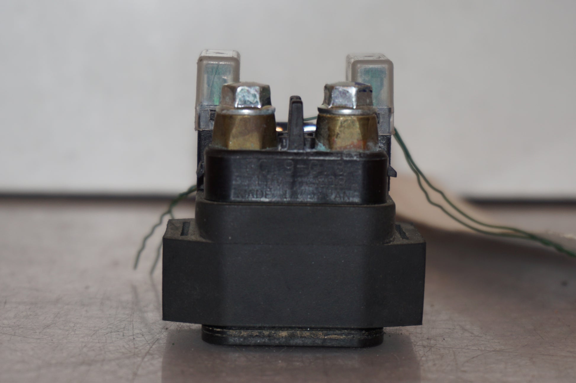 Vänster sida på Startrelä från en Yamaha XT 1200 Z -2011 motorcykel.