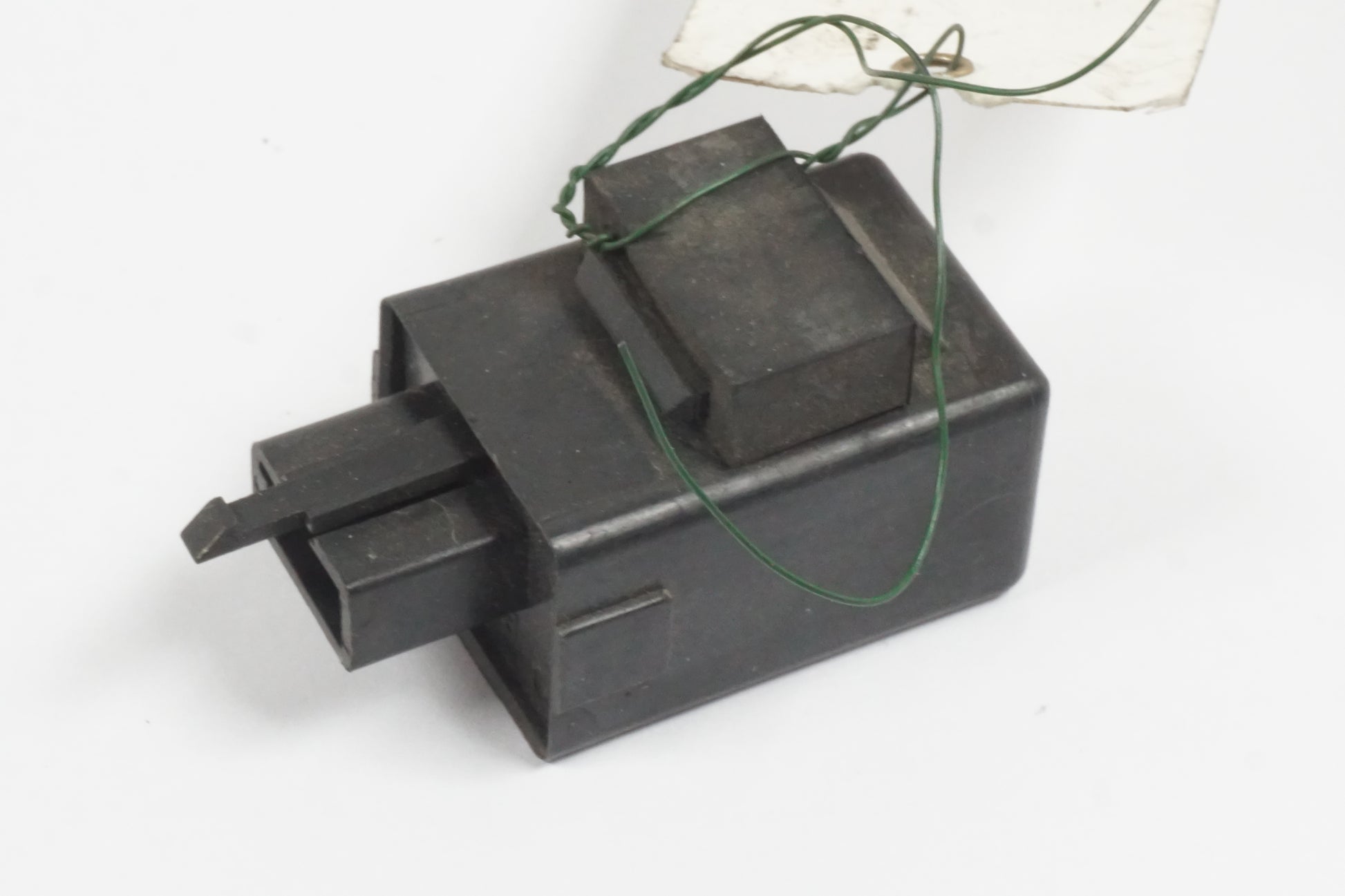 Baksidan på Blinkersrelä från en Honda CB 750 -1982 motorcykel.