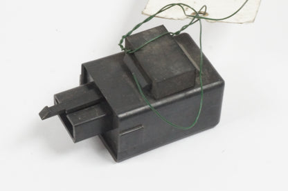 Baksidan på Blinkersrelä från en Honda CB 750 -1982 motorcykel.