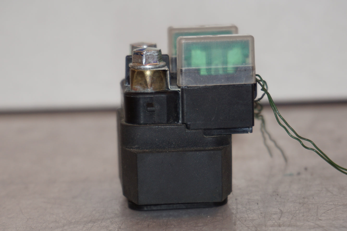 Snett uppifrån på Startrelä från en Yamaha XT 1200 Z -2011 motorcykel.