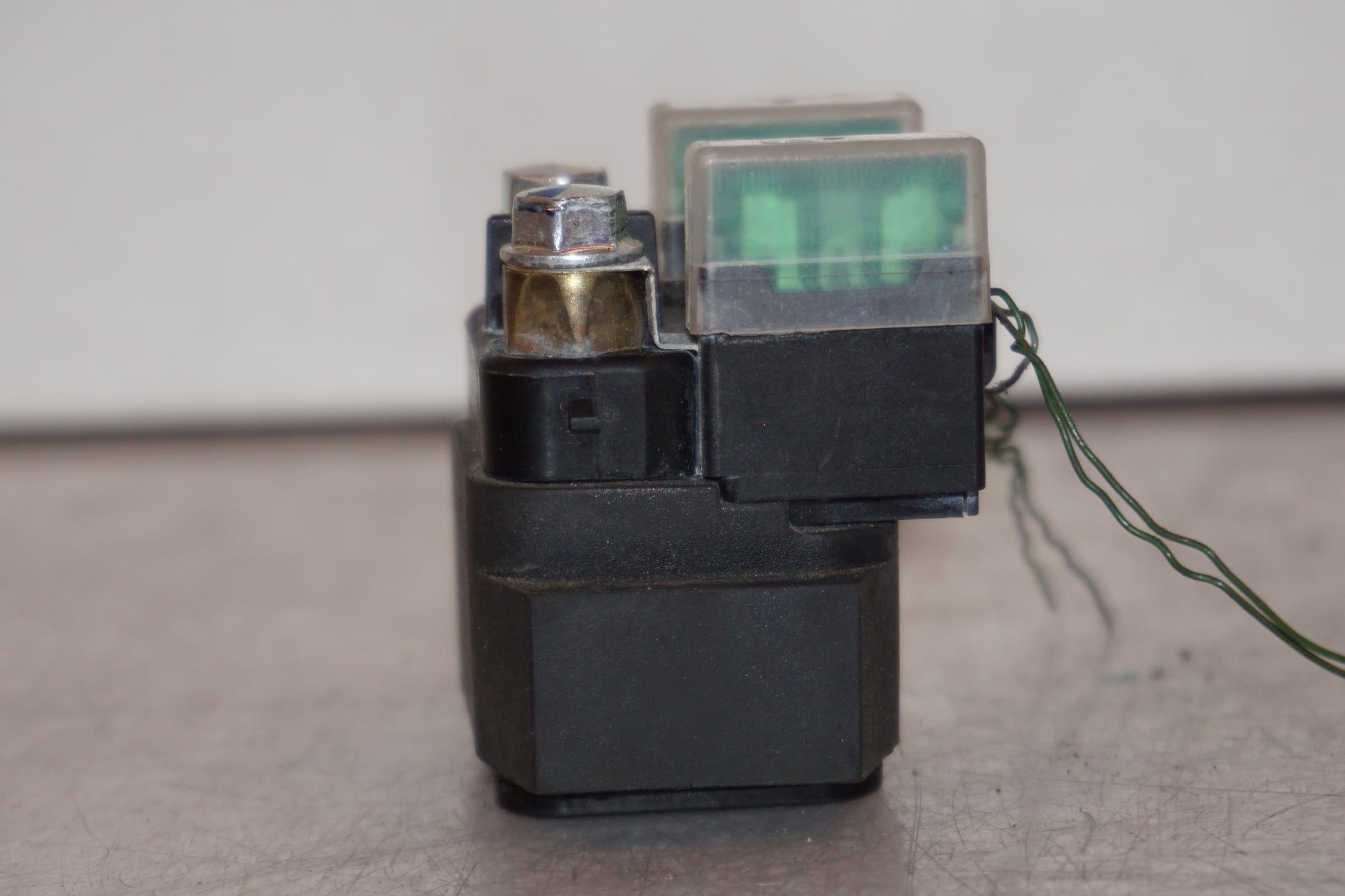 Snett uppifrån på Startrelä från en Yamaha XT 1200 Z -2011 motorcykel.