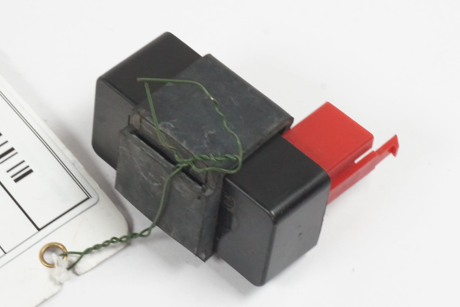 Baksidan på Bensinpumpsrelä från en Honda ST 1100 -1998 motorcykel.