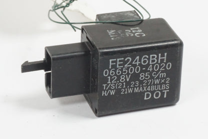 Framsidan på Blinkersrelä från en Honda CB 900 F Hornet -2002 motorcykel.