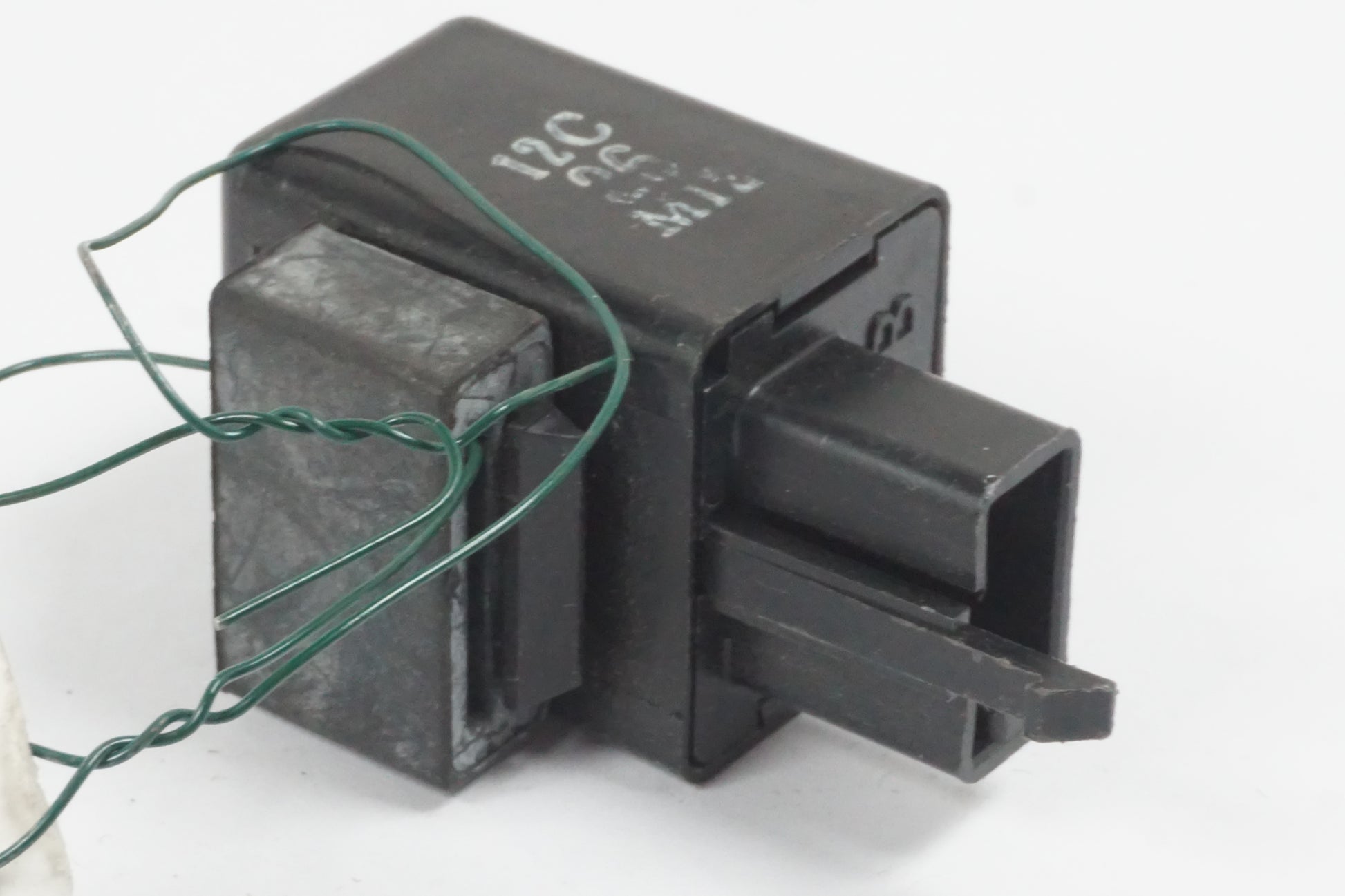 Baksidan på Blinkersrelä från en Honda CB 900 F Hornet -2002 motorcykel.