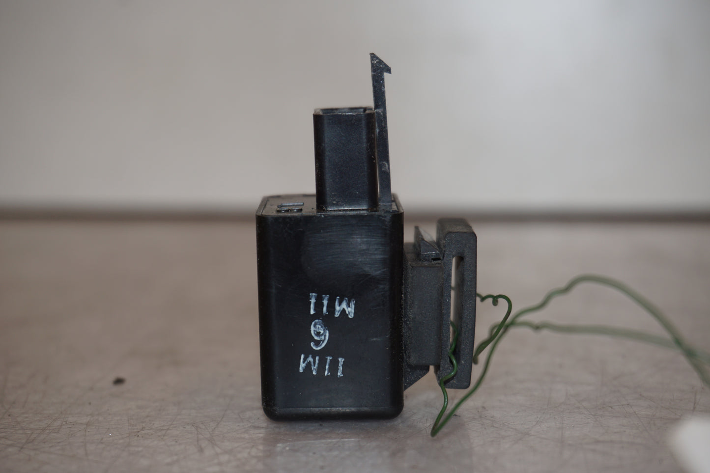 Höger sida på Blinkersrelä från en Yamaha XT 1200 Z -2011 motorcykel.