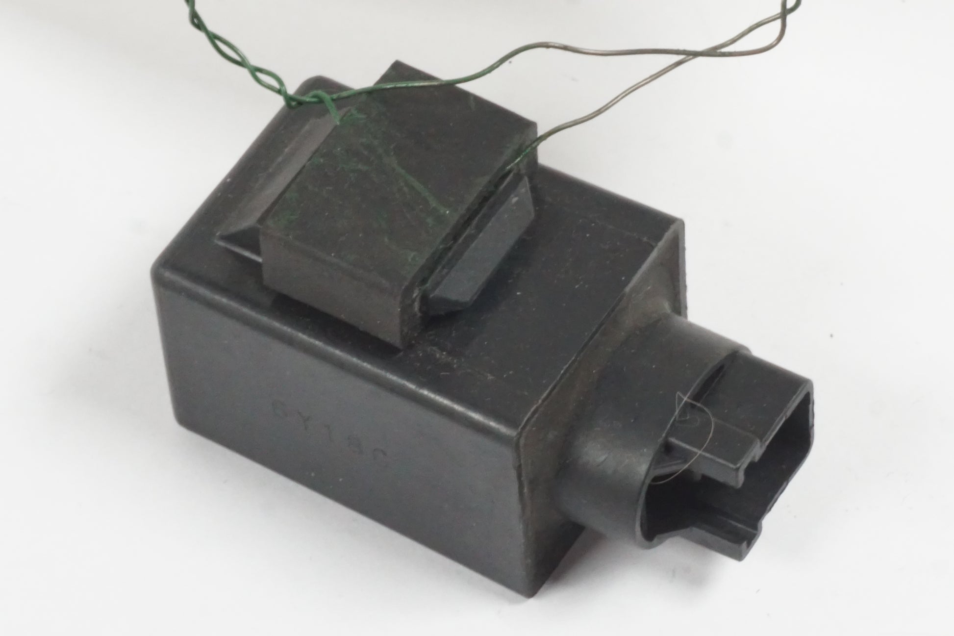 Baksidan på Blinkersrelä från en Honda CBR 600 RR -2007 motorcykel.