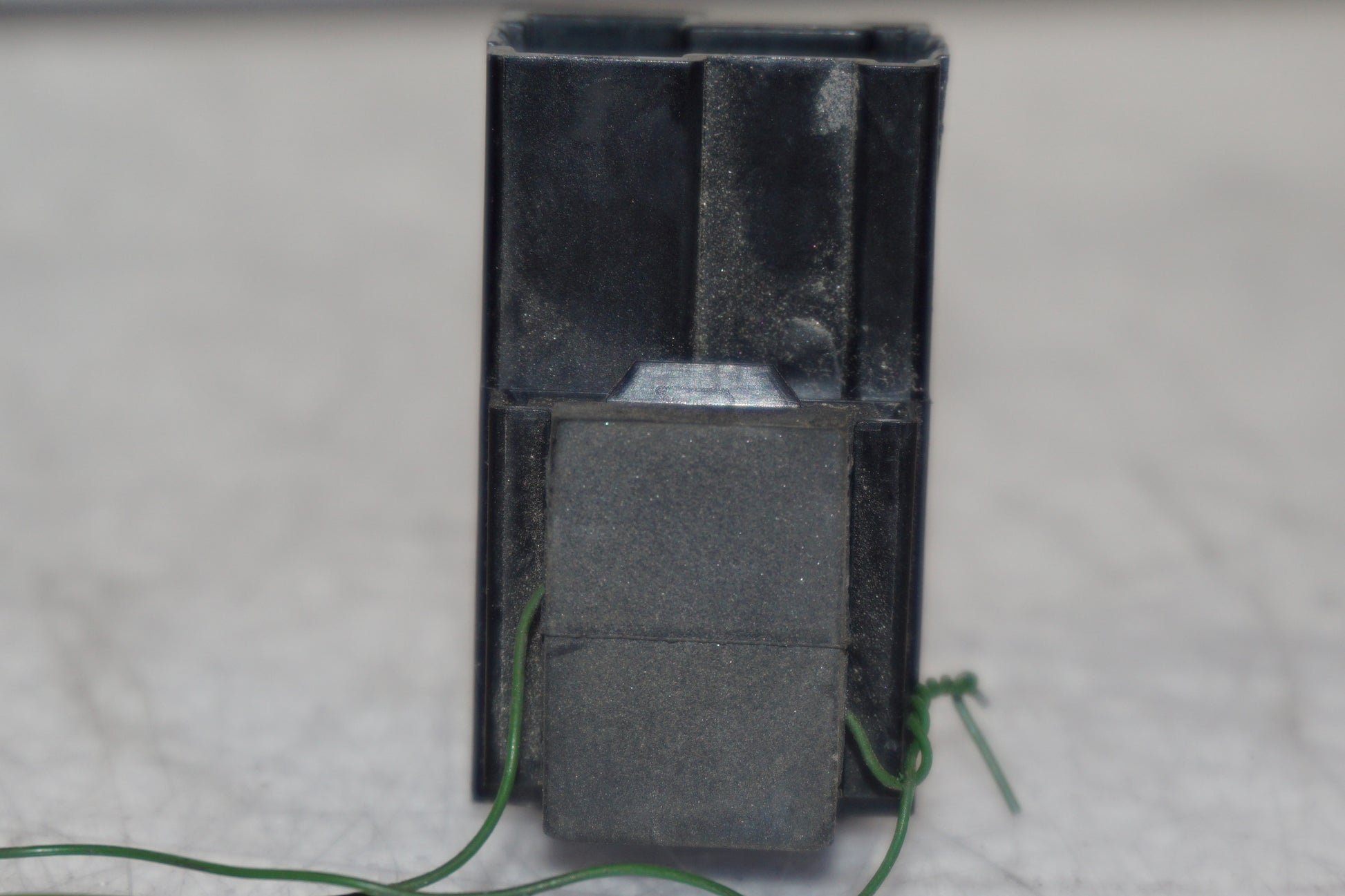 Baksidan på Relä från en Yamaha XT 1200 Z -2011 motorcykel.