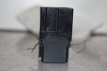 Vänster sida på Relä från en Yamaha XT 1200 Z -2011 motorcykel.