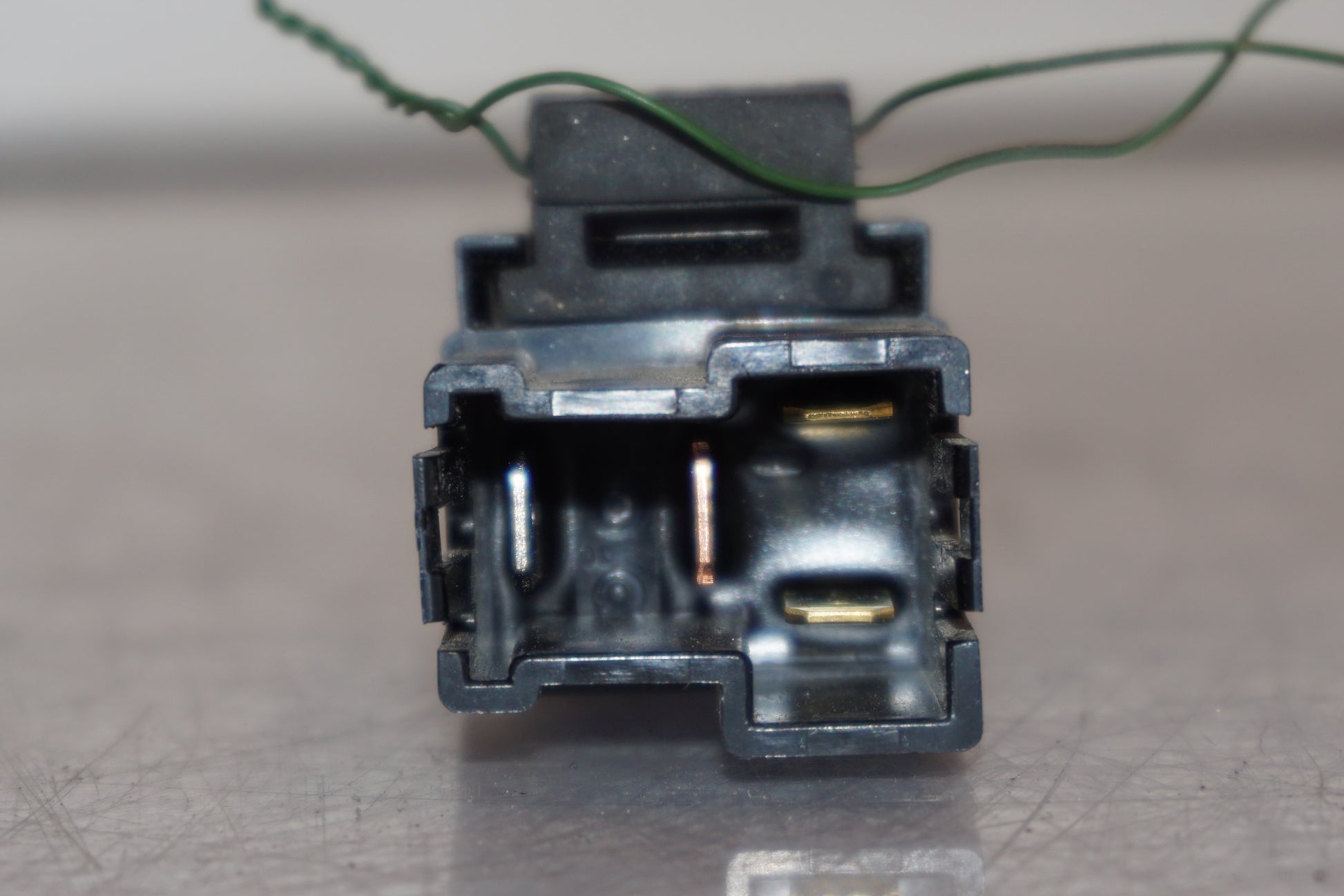 Snett nerifrån på Relä från en Yamaha XT 1200 Z -2011 motorcykel.