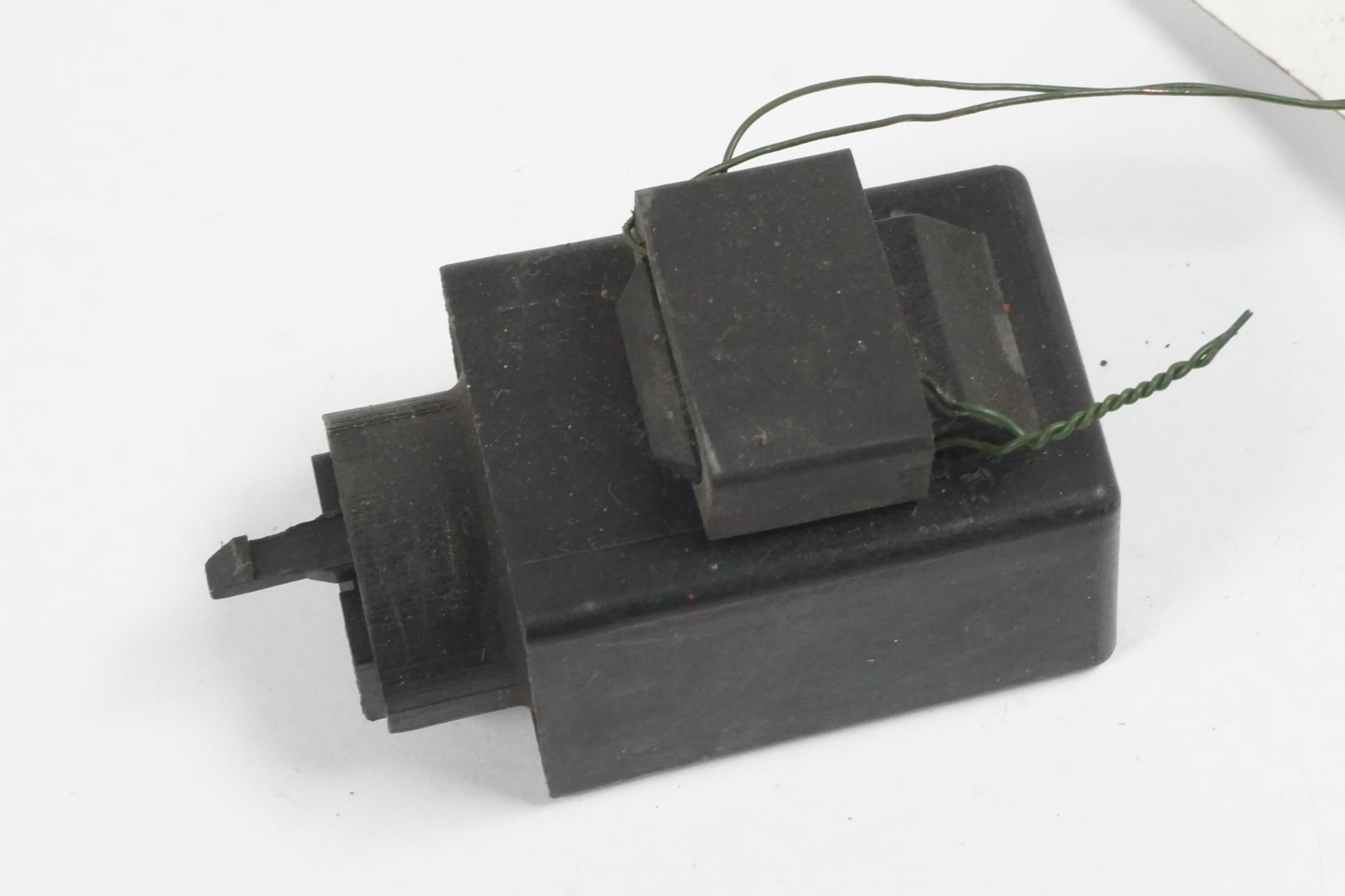 Höger sida på Blinkersrelä från en Honda CBR 600 -1998 motorcykel.