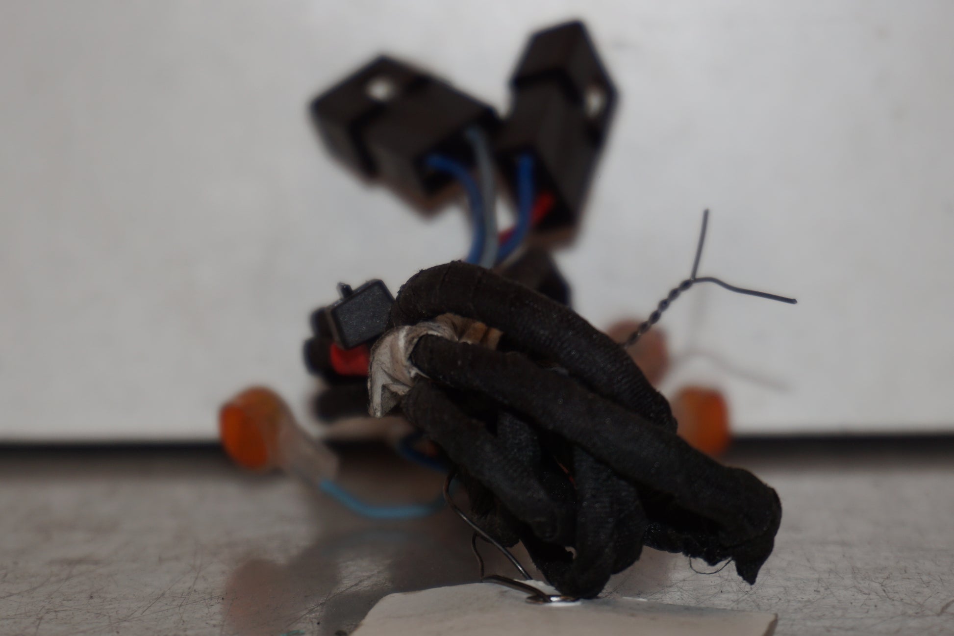 Vänster sida på Kablage från en Aprilia Tuono V4R -2018 motorcykel.