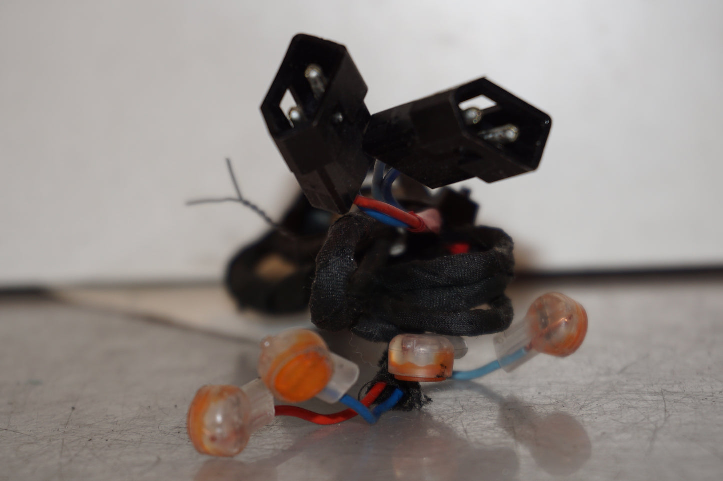 Snett uppifrån på Kablage från en Aprilia Tuono V4R -2018 motorcykel.