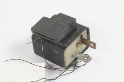 Baksidan på Blinkersrelä från en Honda XL 600 V -1989 motorcykel.