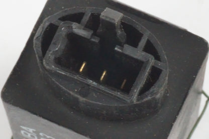 Höger sida på Blinkersrelä från en Honda VFR 800 -1998 motorcykel.