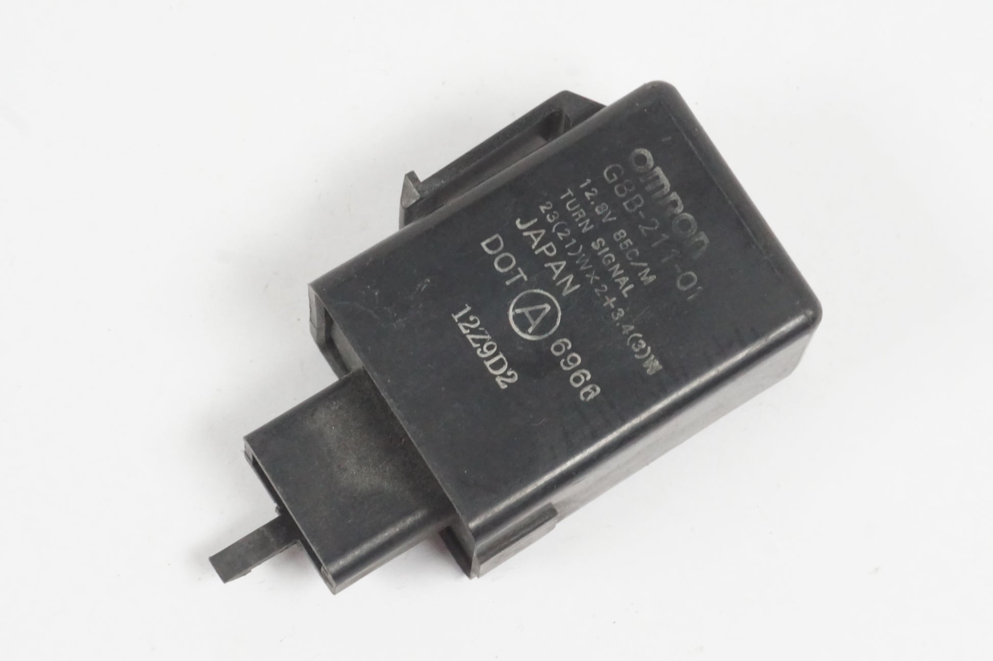 Framsidan på Blinkersrelä från en Honda VFR 750 -1990 motorcykel.