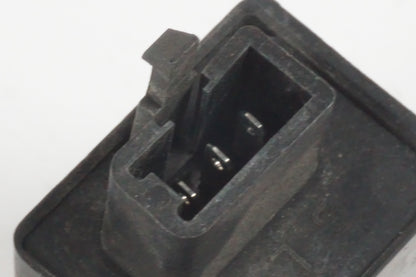 Höger sida på Blinkersrelä från en Honda VFR 750 -1990 motorcykel.