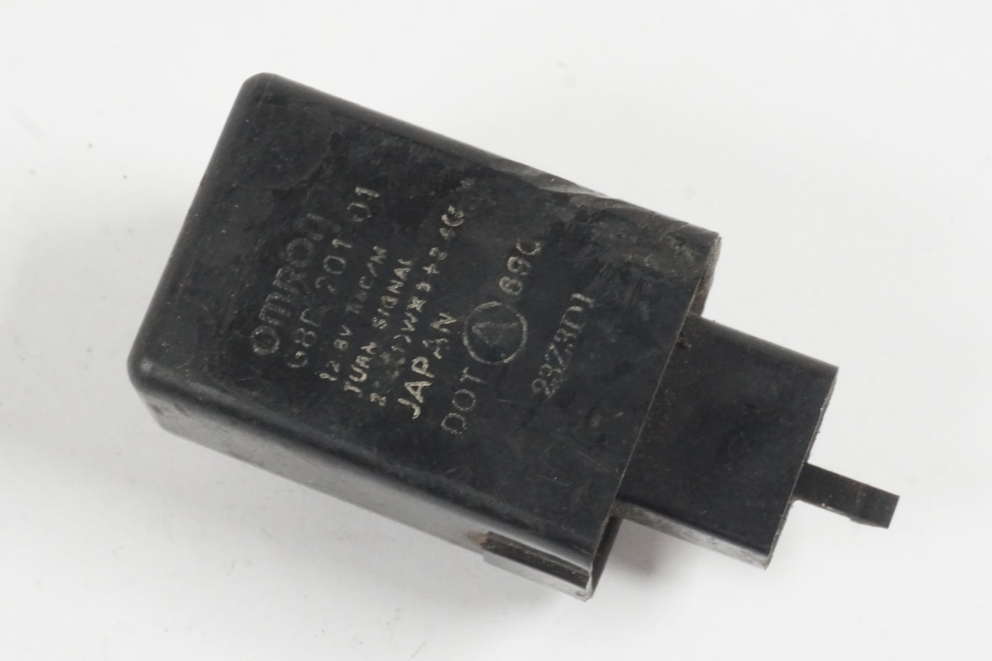 Framsidan på Blinkersrelä från en Honda VF 750 C -1983 motorcykel.