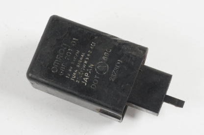 Framsidan på Blinkersrelä från en Honda VF 750 C -1983 motorcykel.