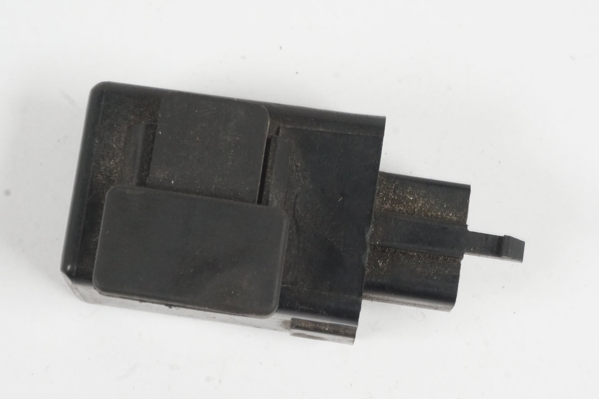 Baksidan på Blinkersrelä från en Honda VF 750 C -1983 motorcykel.