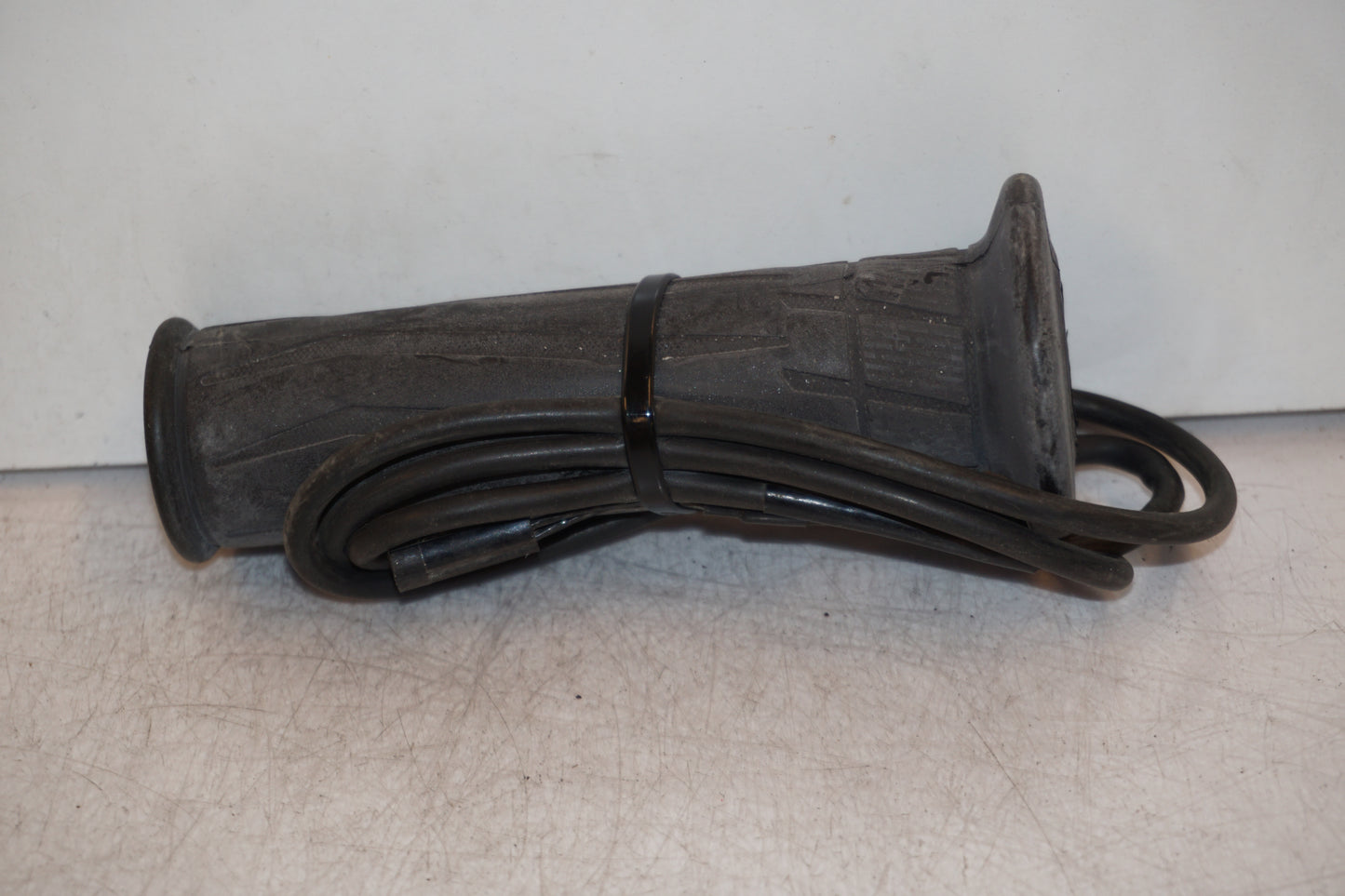 Baksidan på Gasreglage från en Yamaha XT 1200 Z -2011 motorcykel.