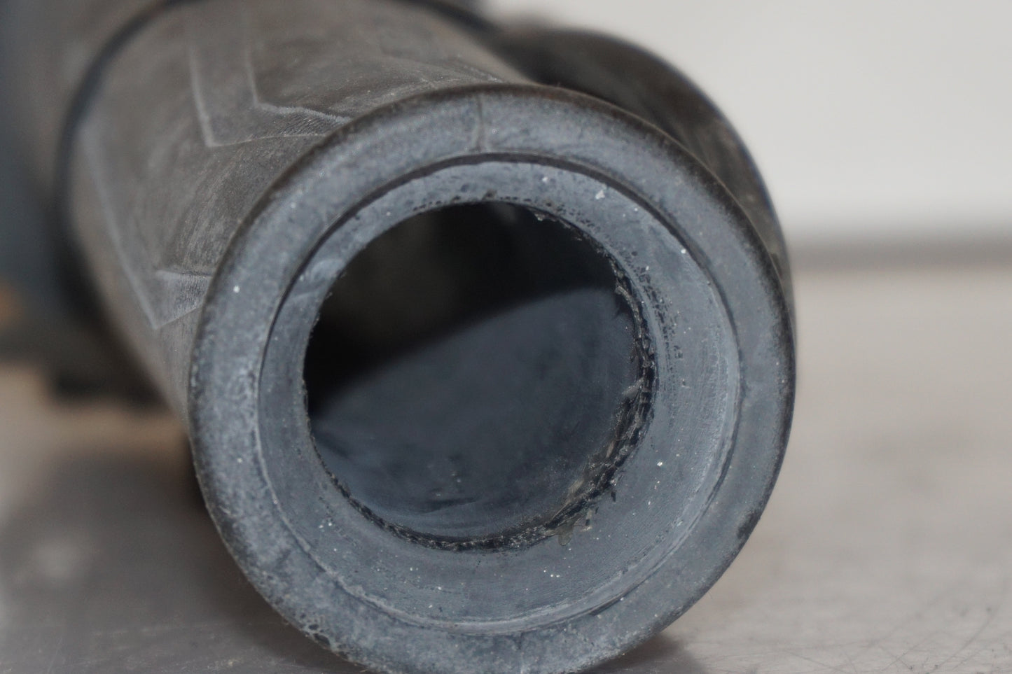 Snett uppifrån på Gasreglage från en Yamaha XT 1200 Z -2011 motorcykel.