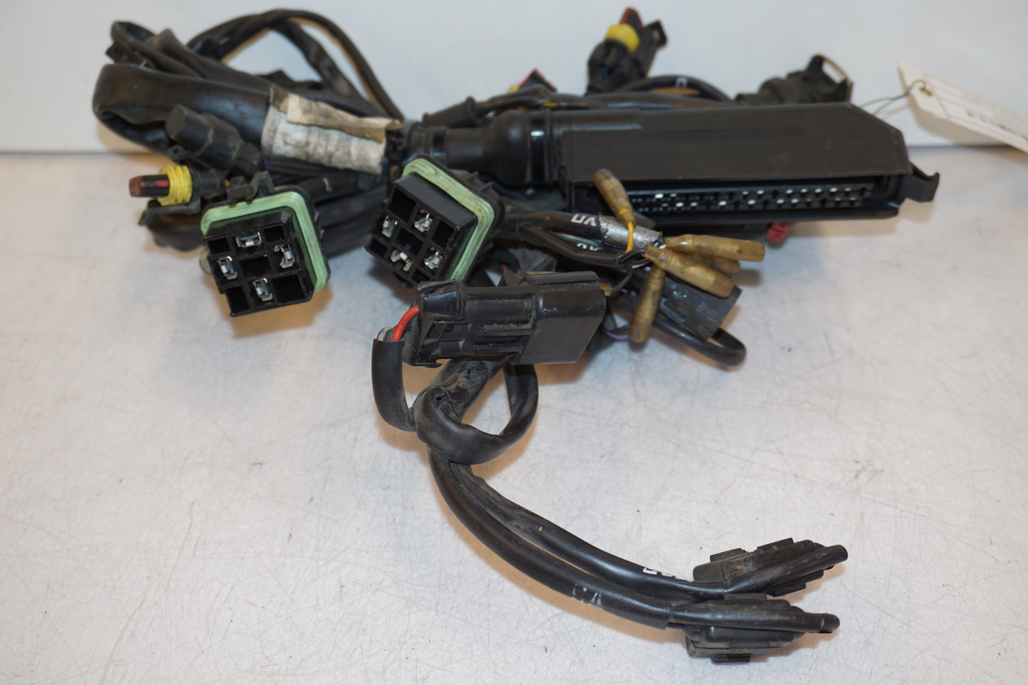 Framsidan på Kabelstam från en Ducati 748 -2002 motorcykel.