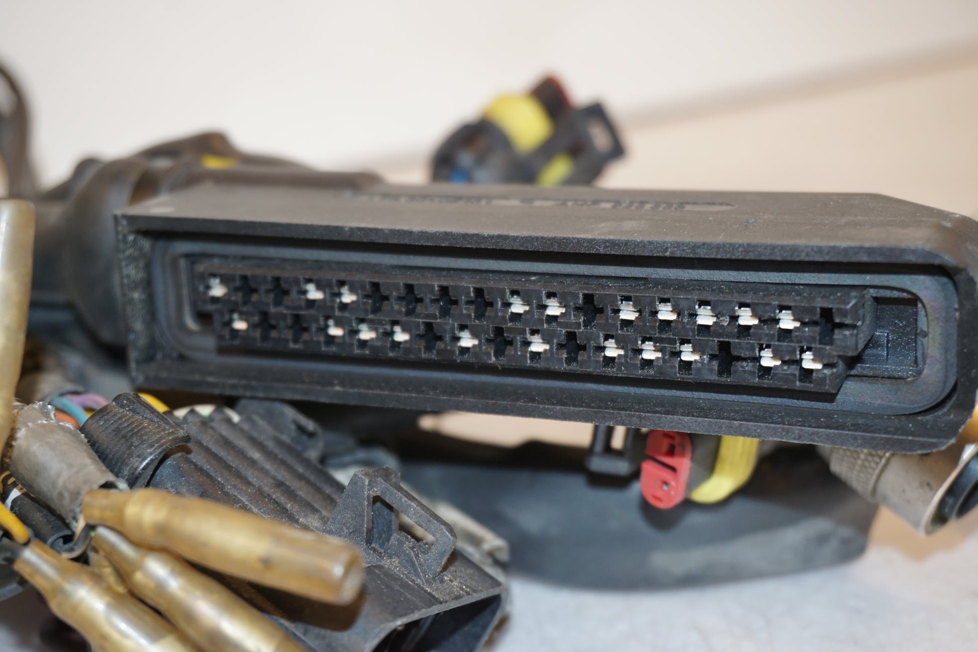 Snett uppifrån på Kabelstam från en Ducati 748 -2002 motorcykel.