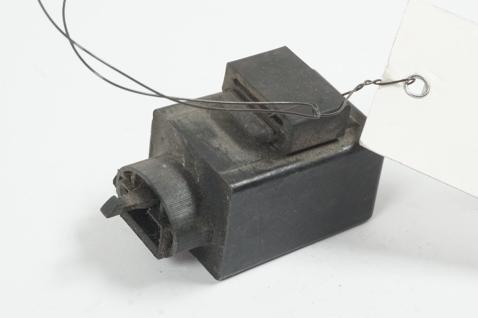 Baksidan på Blinkersrelä från en Honda CBR 1100 XX -1998 motorcykel.